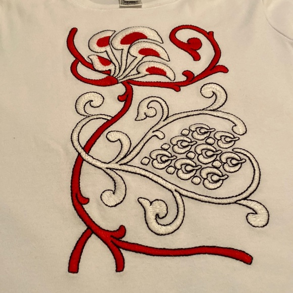 Talbots women’s white cotton T-shirt with raised abstract design. Medium. EUC. - Picture 5 of 6